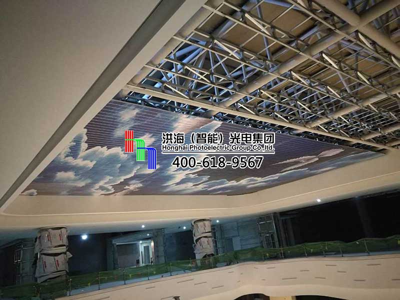洪海LED天幕在臨沂齊魯園廣場正安裝施工！